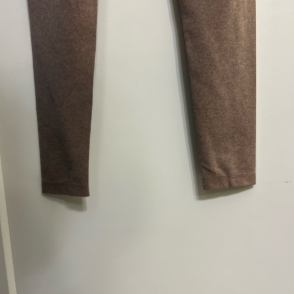 Like New Girlfriend Collective Compressive 7/8 Leggings in Limestone - Picture 11 of 11
